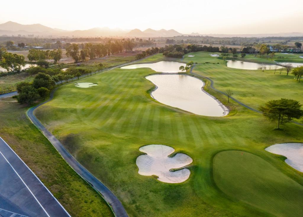 Rancho Charnvee Country Club